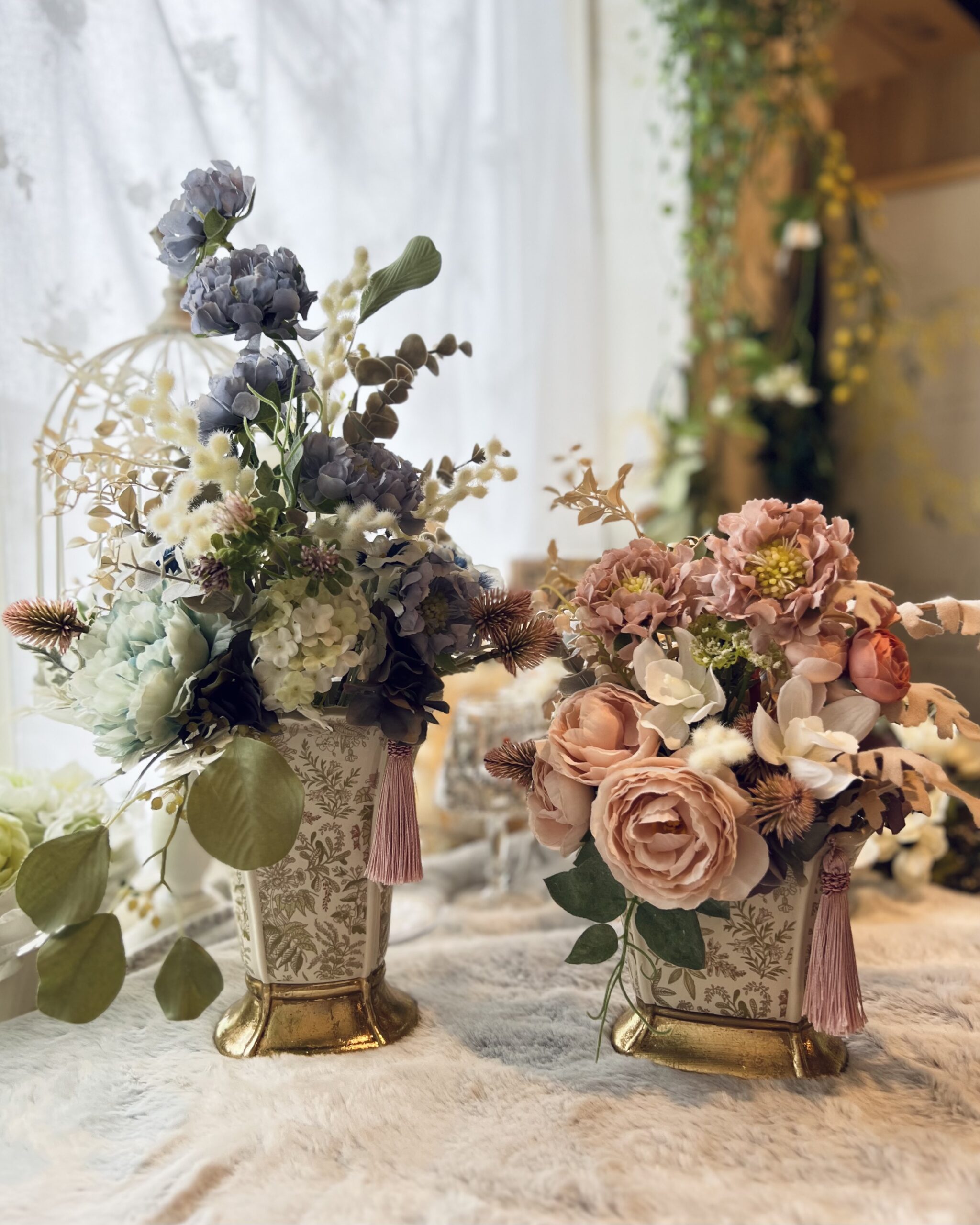 青とピンクの花器アレンジ