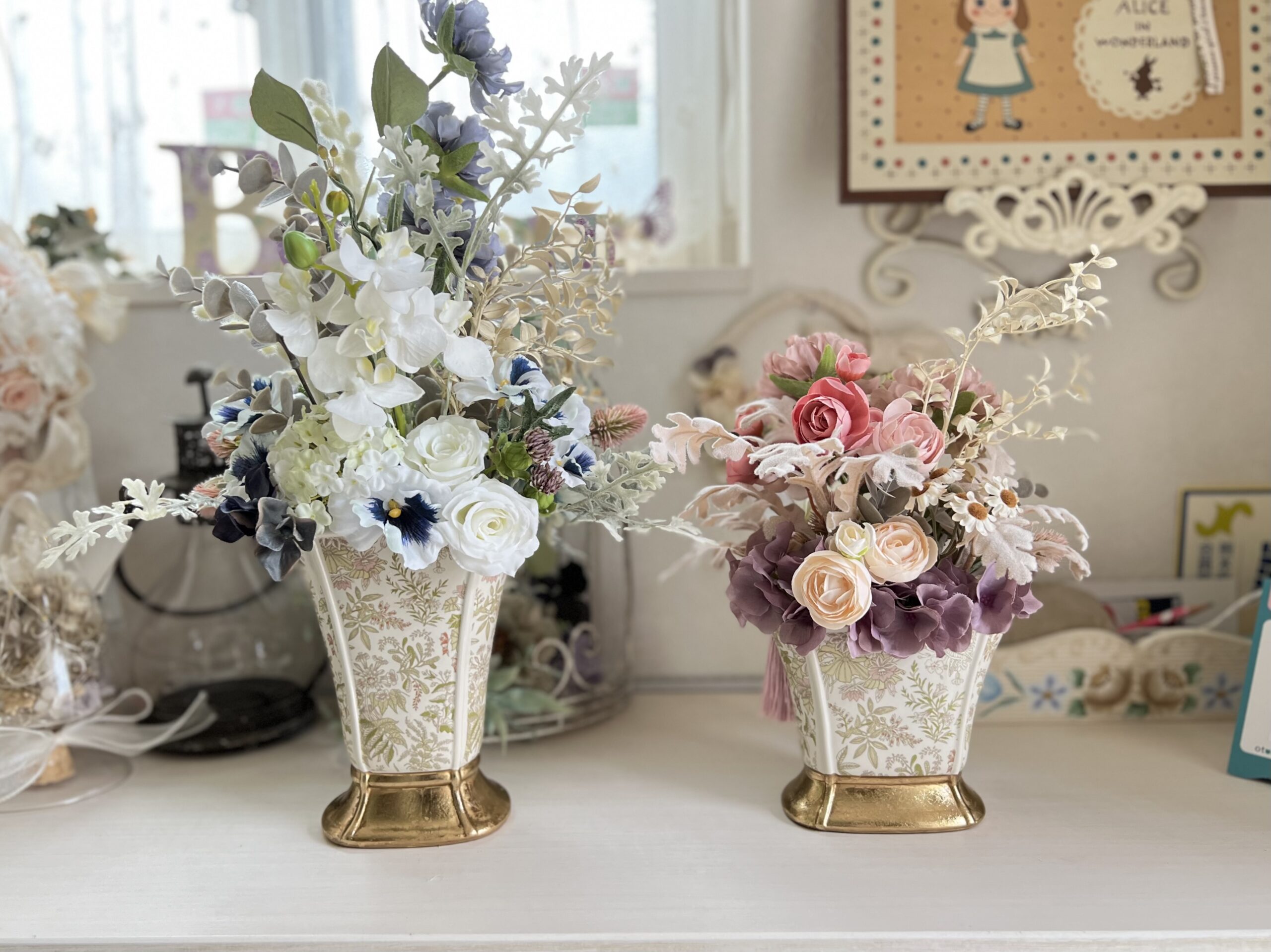 白とピンクの花器アレンジ