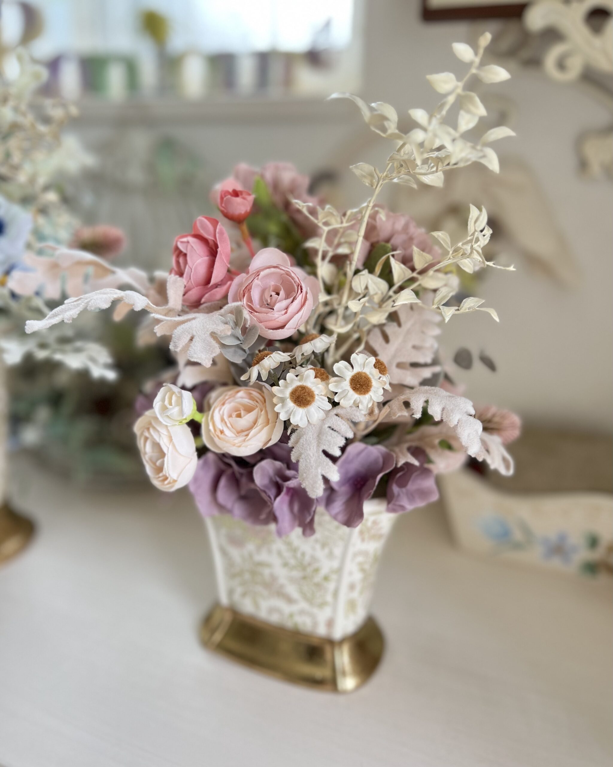 ピンクと紫の花の花器アレンジ