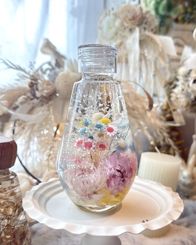ピンクと水色の花のハーバリウム